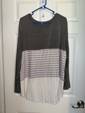 Women’s Colorblock Long Sleeve Top - Gray & White womens 22